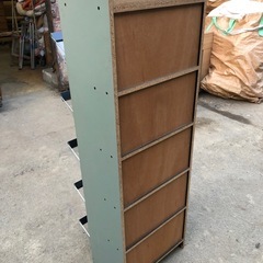 斜め式フラップ扉の収納ラック ビデオラック 本棚やシューズラックとしても👌 47cm×30cm×高さ140cmの画像