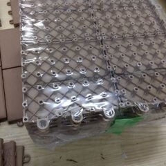 定価10万円以上(まとめて)　ガーデニング　レンガ　ジョイントマット　玄関　ベランダ　フローリングの画像