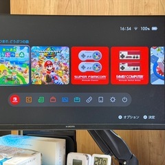 モニター、モニターアーム、スピーカーセットの画像