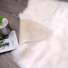 ふわふわのムートンラグ 60x90cmの画像
