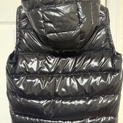 MONCLER 
ベストダウンの画像