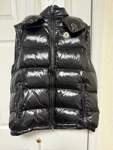 MONCLER 
ベストダウン