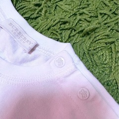 👑BURBERRY 直営店購入✨ユニオンジャックが映える高級キッズTシャツ（90）｜ホワイト×レッドの上品デザインで小さなおしゃれを格上げ♪の画像