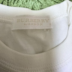 👑BURBERRY 直営店購入✨ユニオンジャックが映える高級キッズTシャツ（90）｜ホワイト×レッドの上品デザインで小さなおしゃれを格上げ♪の画像