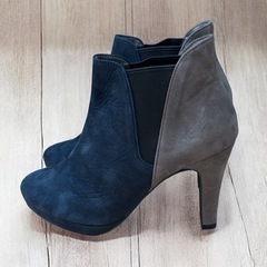 ブーティ バイカラー スエード調 ネイビー グレー Sサイズ ハーフブーツの画像
