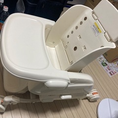 （コンビ）ハイローチェア　新生児期から離乳食期まで使えますの画像