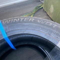 スタッドレスタイヤ新品の画像