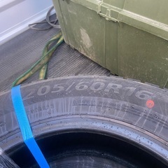 スタッドレスタイヤ新品の画像