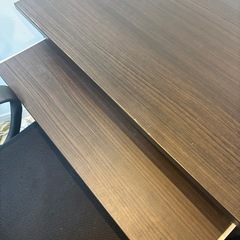 机と椅子の画像