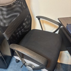 机と椅子の画像
