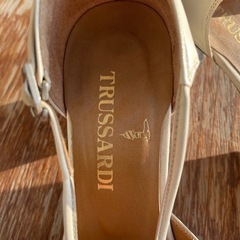 TRUSSARDI トラサルディ アイボリー ハイヒールの画像