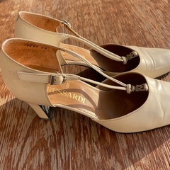 TRUSSARDI トラサルディ アイボリー ハイヒールの画像