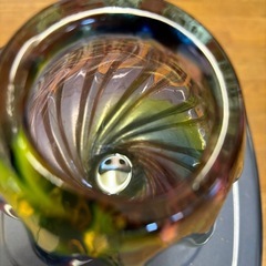 グラデーションが綺麗なガラスの花瓶の画像