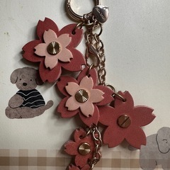 桜チャーム バッグアクセ／レザー調・ピンク系の画像
