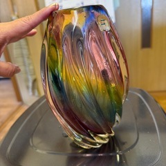 グラデーションが綺麗なガラスの花瓶の画像