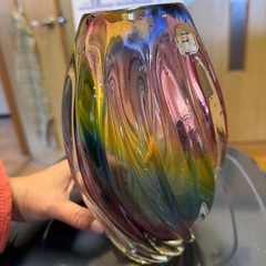 グラデーションが綺麗なガラスの花瓶の画像