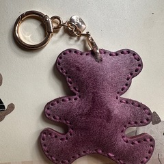 未使用 大人可愛い紫色くまチャーム／レザー調バッグアクセの画像