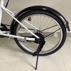 折りたたみ自転車20型白　U字ロックと地球ロック用の鍵もおつけします。の画像