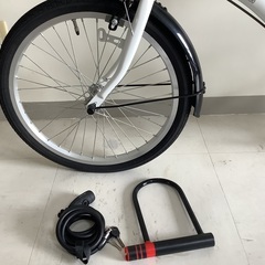 折りたたみ自転車20型白　U字ロックと地球ロック用の鍵もおつけします。の画像
