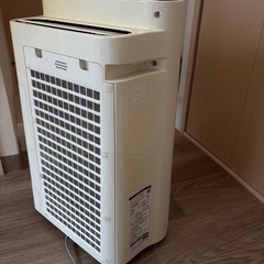 SHARP 加湿空気清浄機　KC-F70-W 2018年製 の画像