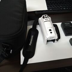 【中古】パナソニック デジタル4Kビデオカメラ VX980M 64GB あとから補正 ホワイト HC-VX980M-Wの画像
