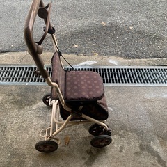 シニアカー　　手押し車
の画像