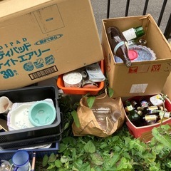 残置物、1時間取り放題！　食器、家具、家電、服など　の画像