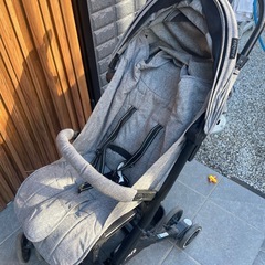折りたたみコンパクトベビーカーの画像