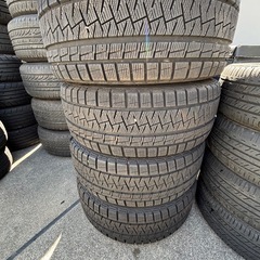 スタッドレスタイヤ　205/55R16の画像