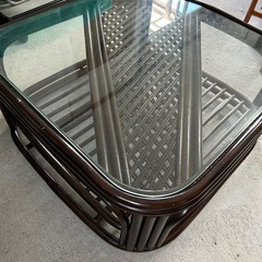 ガラステーブルの画像