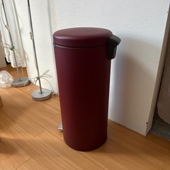 ブラバンシア ペダル式ゴミ箱 ミネラル・ウィンザー・レッド 30L の画像