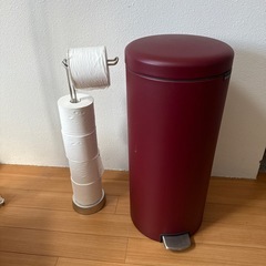 ブラバンシア ペダル式ゴミ箱 ミネラル・ウィンザー・レッド 30L の画像