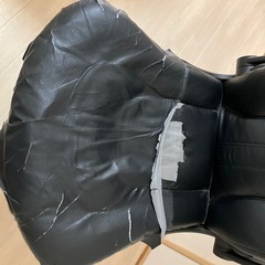 AGURAチェア　PUブラック（座面ポリウレタン剥がれ貼るレザー貼り付け） の画像