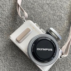 OLYMPUS E-PL8 一眼レフカメラ　カメラの画像