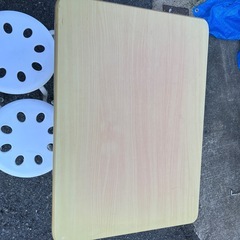 椅子2個、折り畳み机セットの画像