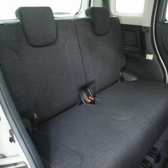 新しめの車が入荷！このモデルからリアワンタッチフラットに対応し、使い勝手が大幅にアップ♪収納スペースも多彩なスペーシアが入荷しました。の画像