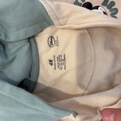 ミッキー H&M ロンパースの画像