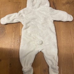 【H&M】思わず抱きしめたくなる♡ふわふわ「くまさんカバーオール」（ホワイト）の画像