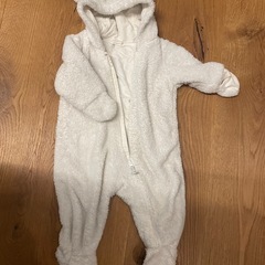 【H&M】思わず抱きしめたくなる♡ふわふわ「くまさんカバーオール」（ホワイト）の画像