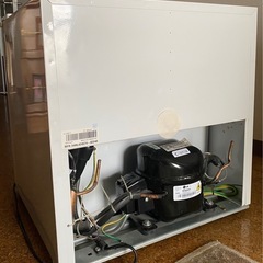 無料！
中古　小型冷蔵庫　単身者用の画像