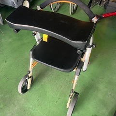 前腕支持型歩行車　REHAMO（リハモ） / NR-8A-TA　リッチクリームの画像