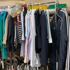 服　衣類　子供服　制服　ブラウス　メンズ　手袋　コナンひざ掛け　アディダス　ユニクロ　GU  パーカー　トレーナー　スウェット　パンツ　アウター　ジャンパー　セーター　Tシャツ　ロンT ワンピース　キャミソール　タンクトップ　半ズボン　スカート　ジャケット　ジーパンの画像