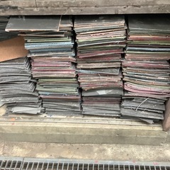 カーペットきれはし　裏ゴムラバー　角当て　トラック  の画像