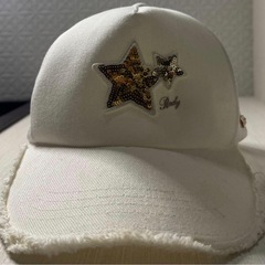 【新品未使用】Rady キャップ ホワイト 星ゴールドスパンコール　帽子の画像