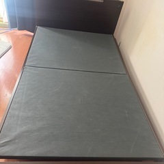 セミダブル　ベットフレーム　マットレスはつきませんつきませんの画像