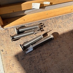 脚付きシングルベッドの画像