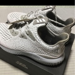 adidasシューズの画像