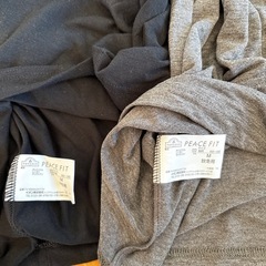 トップバリュー長袖シャツブラック、グレー2枚セットの画像