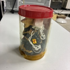 光るクリスマスツリーオブジェの画像