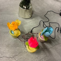 光る花のオブジェ3点セットの画像